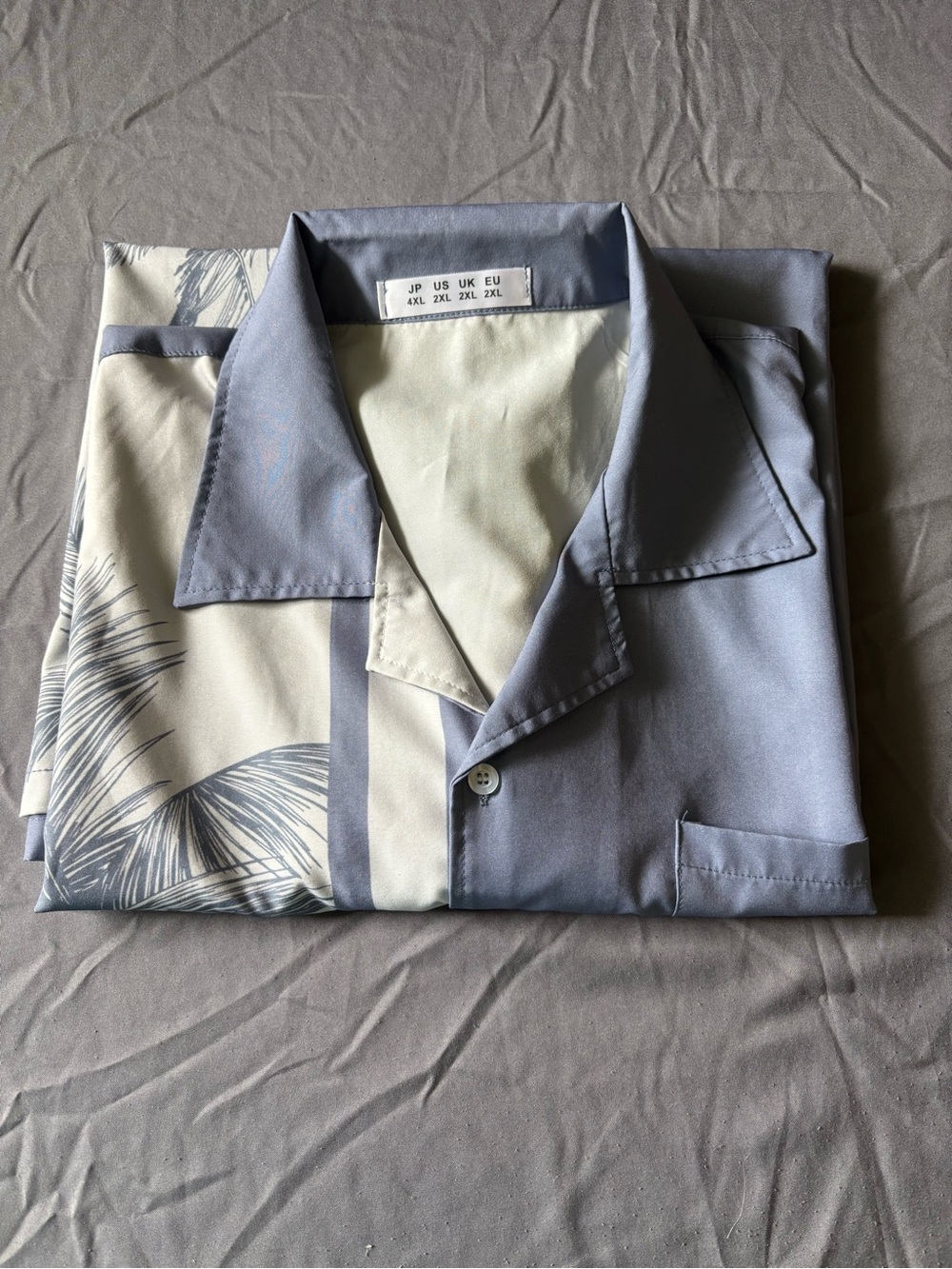 Casual Short-Sleeve Button-Down Shirt in Light Blue and Cream 006